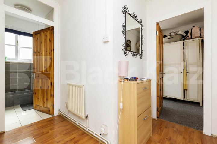 Spacious two bed with wood floors, double bedrooms & mins to regents park Scott Ellis Gardens, St Johns Wood
